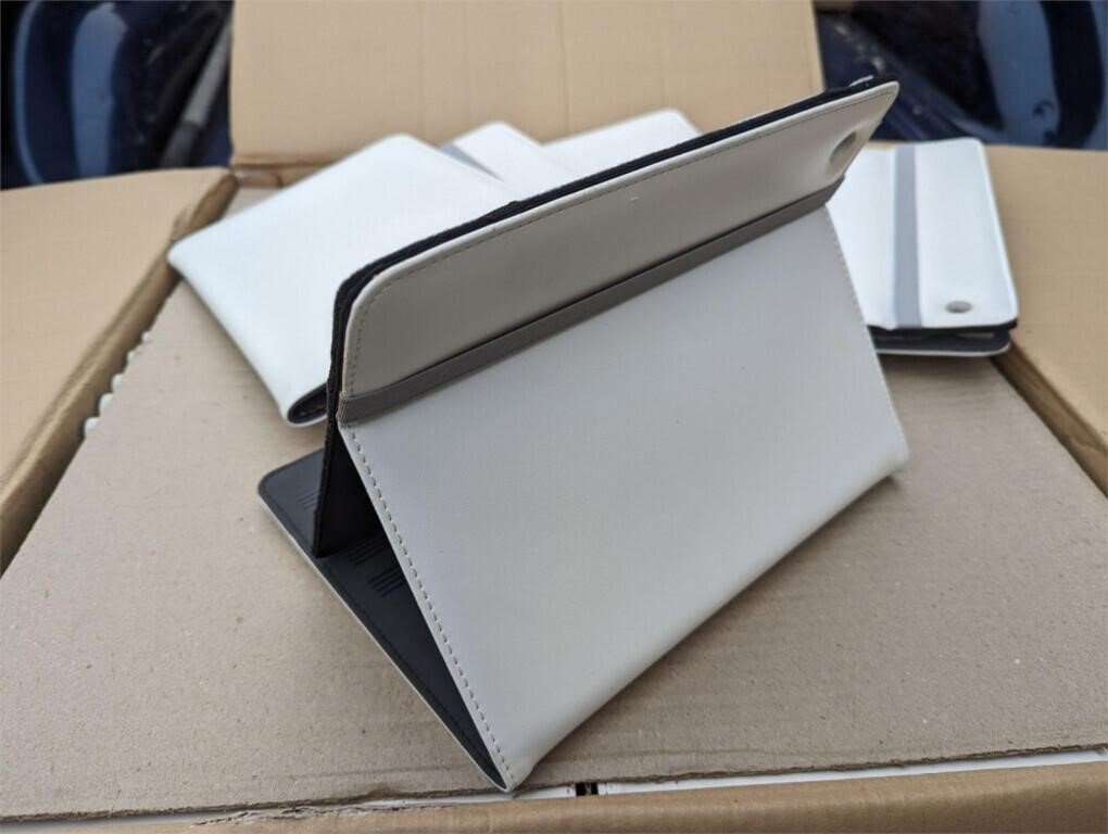 iPad case Universal WHITE New