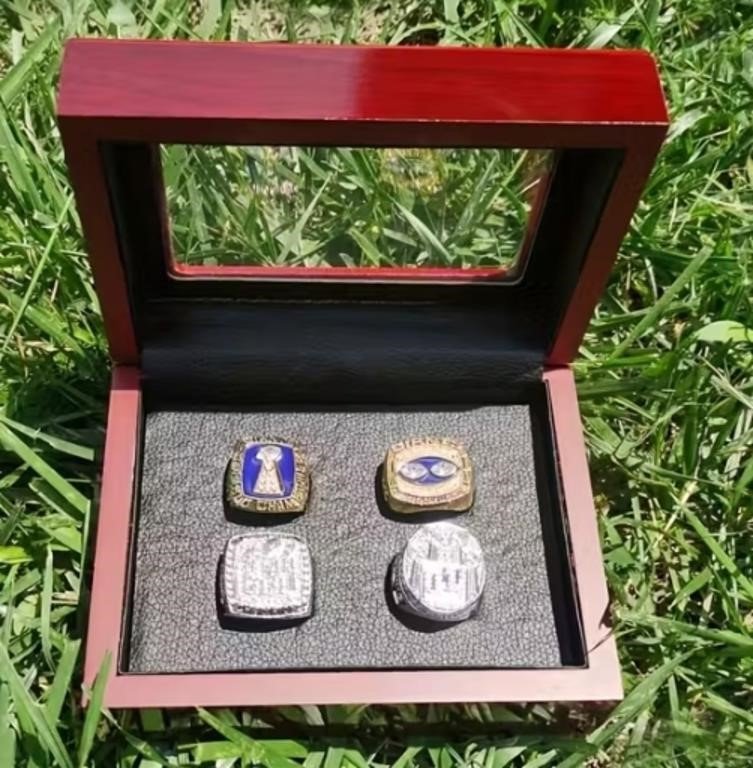 Set of Four Replica New York Giants Championship Rings in Display Case