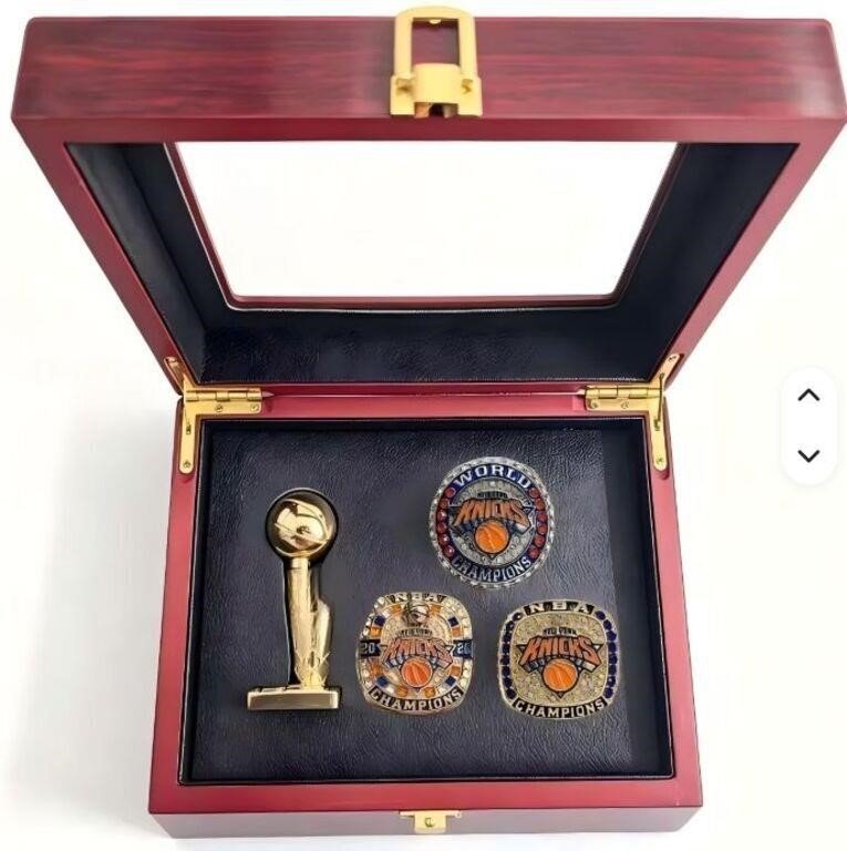 New York Knicks Replica Championship Ring Set With Display Case