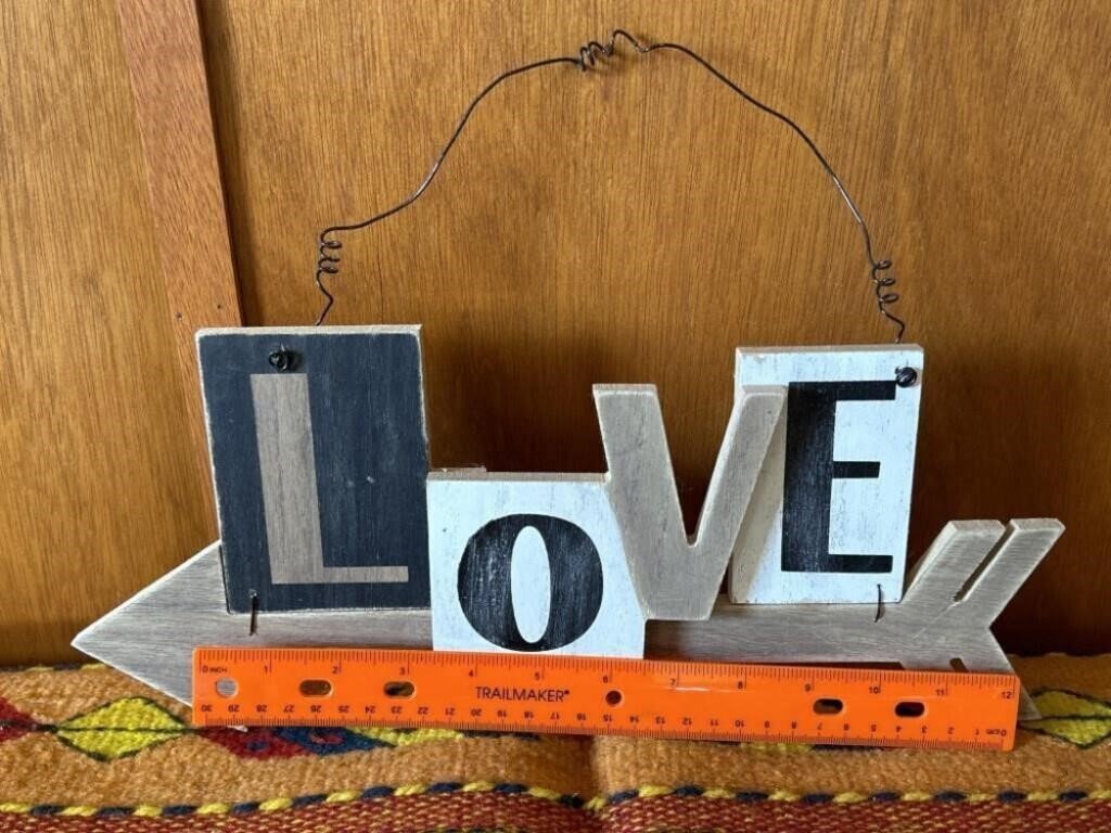 Rustic "LOVE" Wooden Arrow Wall Hanging Sign for Home decor