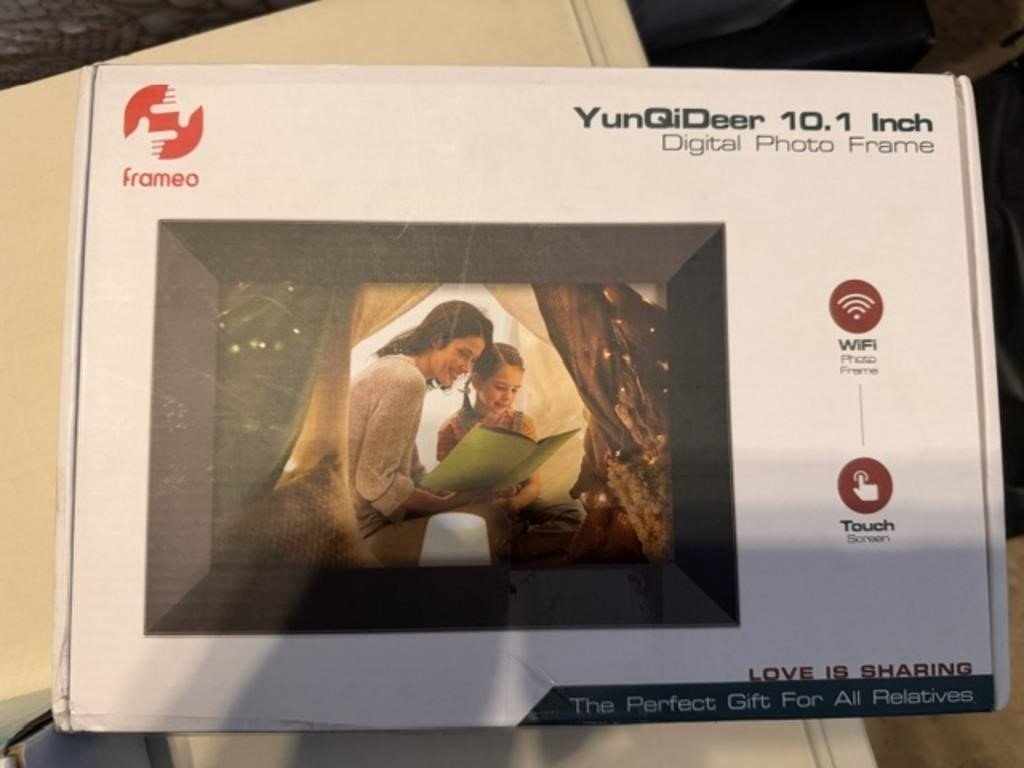 YunQiDeer 10.1 Inch WiFi Touch Screen Digital Photo Frame